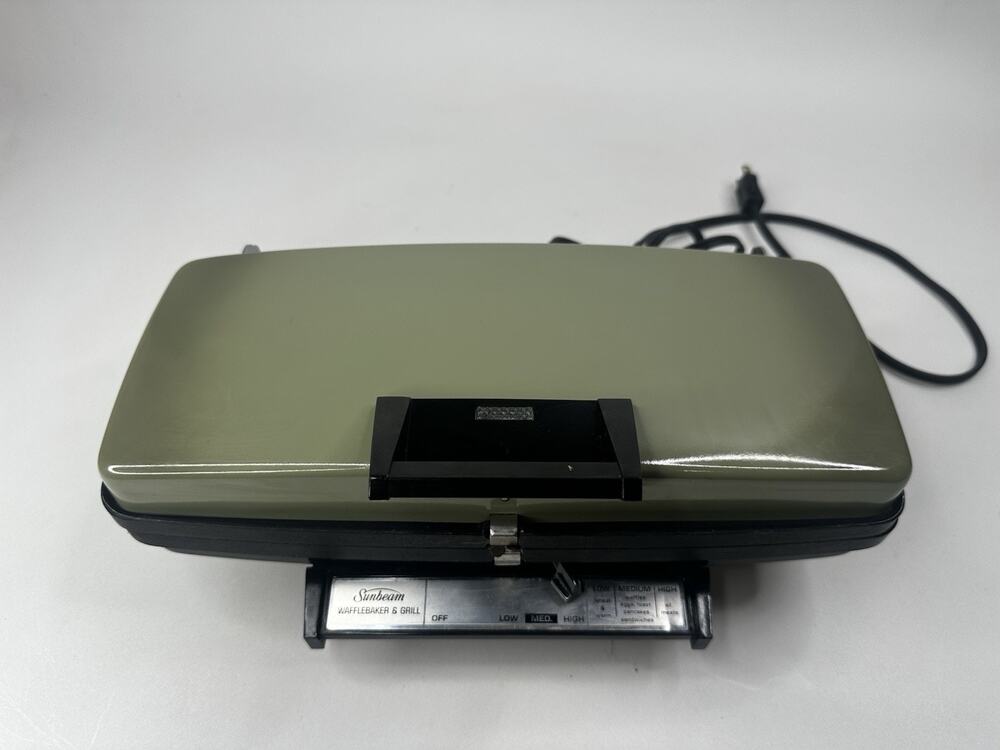 Vintage MCM Sunbeam Avocado Green Waffle Baker & Grill W/Removable Plates W-M